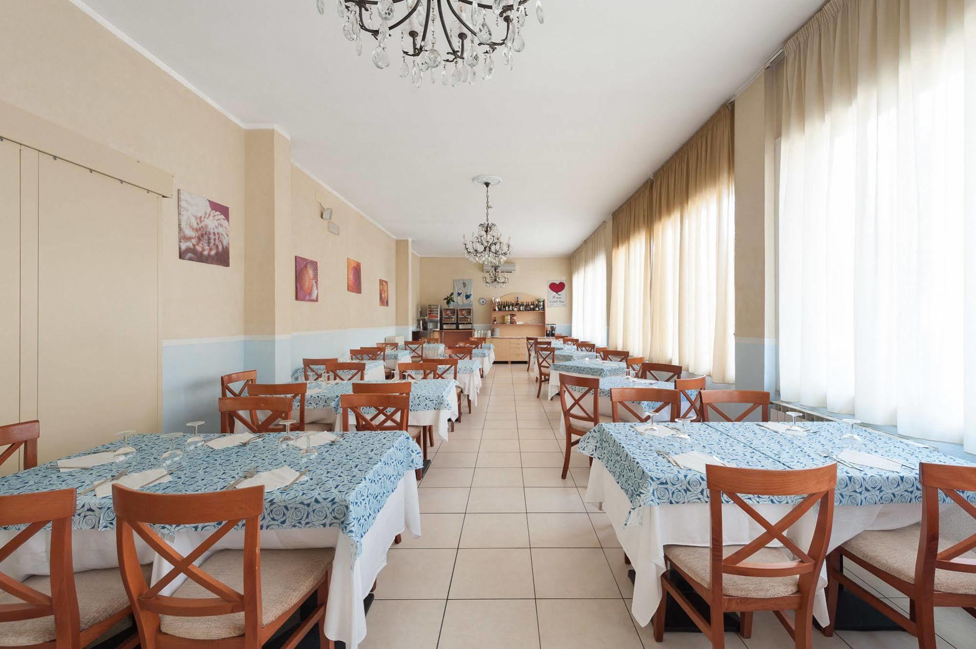 Regina Hotel E Ristorante Punta Marina Dış mekan fotoğraf