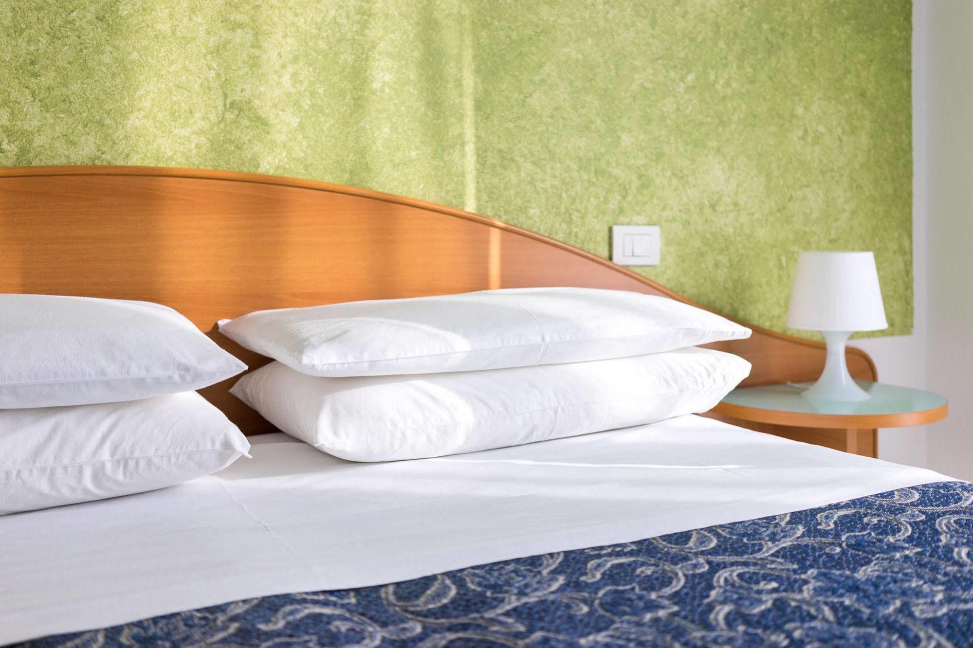 Regina Hotel E Ristorante Punta Marina Dış mekan fotoğraf
