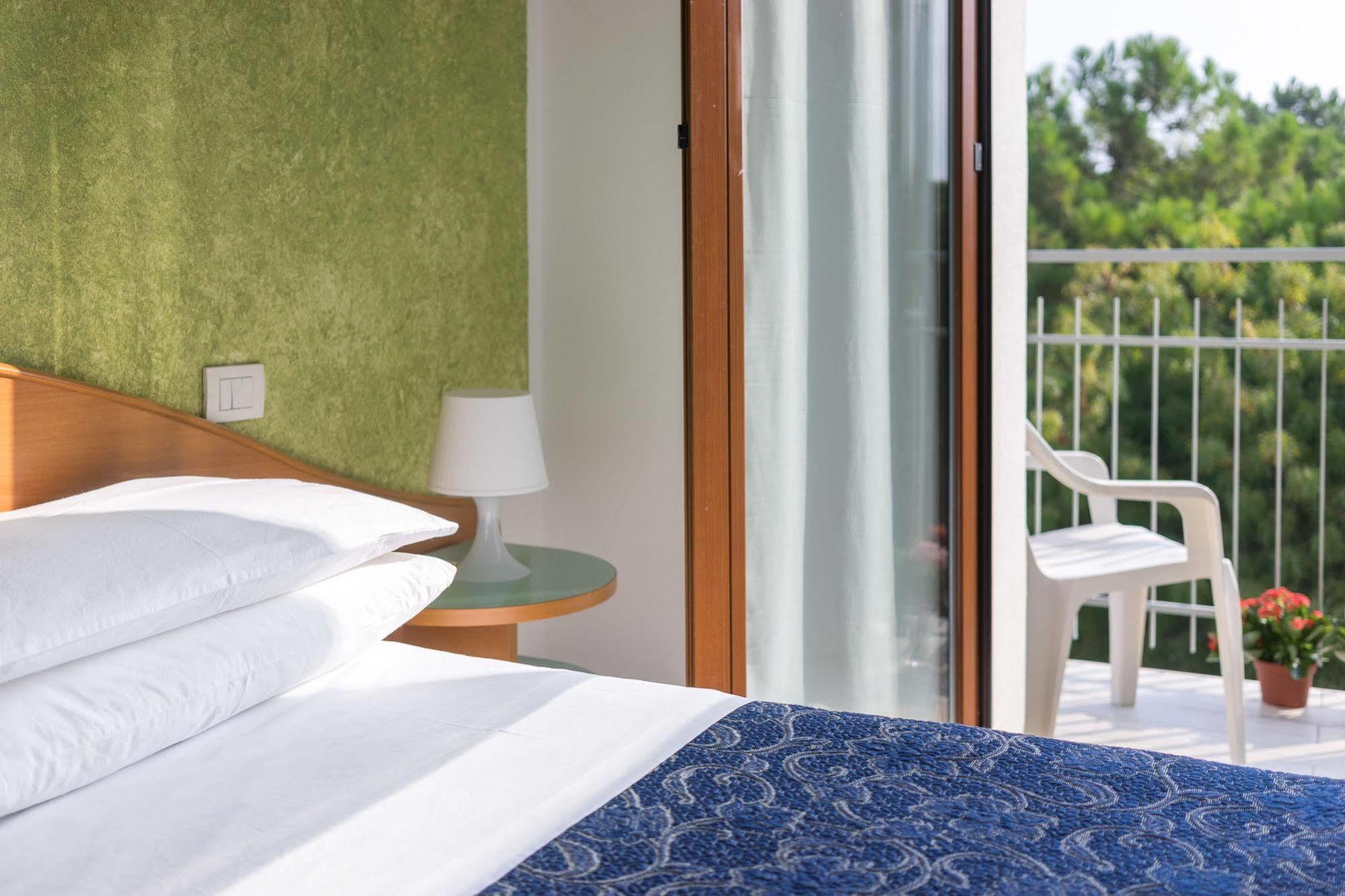 Regina Hotel E Ristorante Punta Marina Dış mekan fotoğraf